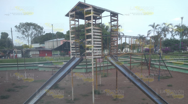 Tumbaran juego infantiles, además remodelarán la fachada del parque de Entabladero