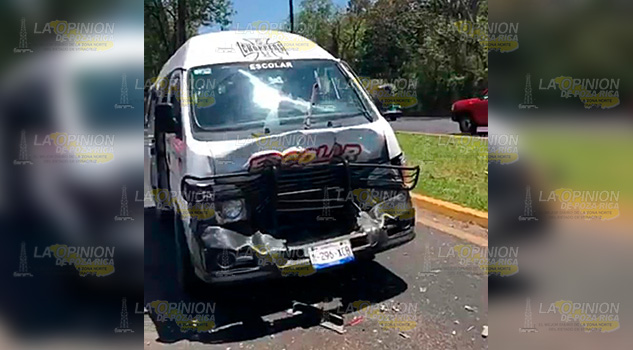 Choca camioneta cargada de niños: dos lesionados