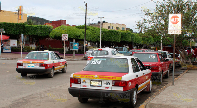 Automovilistas no tienen donde estacionarse