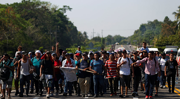 Trump considera enviar a migrantes a ciudades santuario