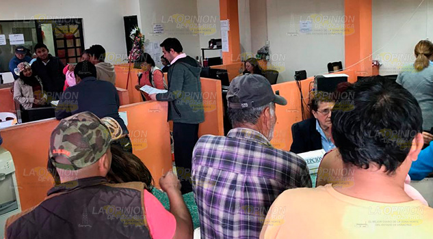 Adultos mayores de Tihuatlán, sin certeza jurídica Adultos mayores de Tihuatlán, sin certeza jurídica