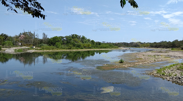Ahuyenta contaminación a bañistas en la zona de los gaviones en Álamo Ahuyenta contaminación a bañistas en la zona de los gaviones en Álamo