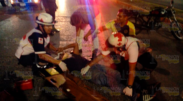 Aparatoso accidente de familia motociclista en Tuxpan Aparatoso accidente de familia motociclista en Tuxpan