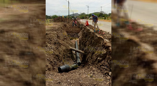 Continúa el desabasto de agua en 16 localidades de Tihuatlán Continúa el desabasto de agua en 16 localidades de Tihuatlán