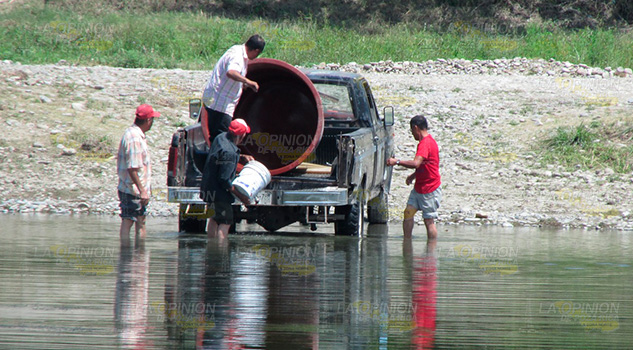 Crece la demanda de agua en pipas en Álamo Crece la demanda de agua en pipas en Álamo