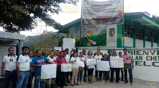 Docentes del CECyTEV en la Sierra del Totonacapan, a paro laboral indefinido Docentes del CECyTEV en la Sierra del Totonacapan, a paro laboral indefinido