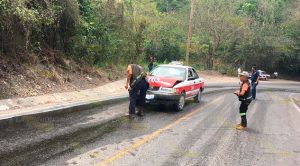 Encontronazo entre taxi y camión de carga en el tramo Papantla - El Chote Encontronazo entre taxi y camión de carga en el tramo Papantla - El Chote