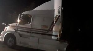 Enfrentamiento entre policías y sujetos sobre la Mendoza - Puebla Enfrentamiento entre policías y sujetos sobre la Mendoza - Puebla