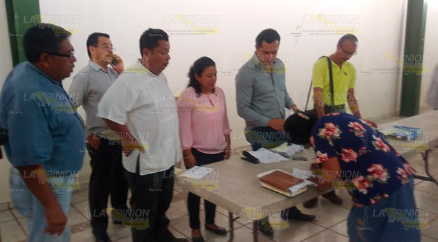 Entregan apoyos del seguro catastrófico a campesinos de Coatzintla Entregan apoyos del seguro catastrófico a campesinos de Coatzintla