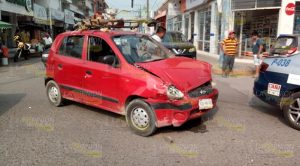 Fuerte choque entre Chevy y Atos en Martínez de la Torre Fuerte choque entre Chevy y Atos en Martínez de la Torre