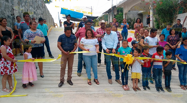 Inauguran obra de pavimentación en Coatzintla Inauguran obra de pavimentación en Coatzintla
