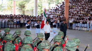 Incineran bandera en la ESBO de Poza Rica, y entregan un nuevo lábaro patrio Incineran bandera en la ESBO de Poza Rica, y entregan un nuevo lábaro patrio