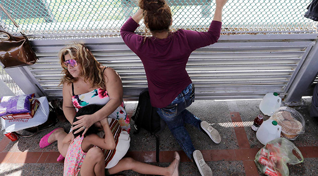 Juez federal prohíbe que EUA obligue a migrantes centroamericanos a esperar en México Juez federal prohíbe que EUA obligue a migrantes centroamericanos a esperar en México