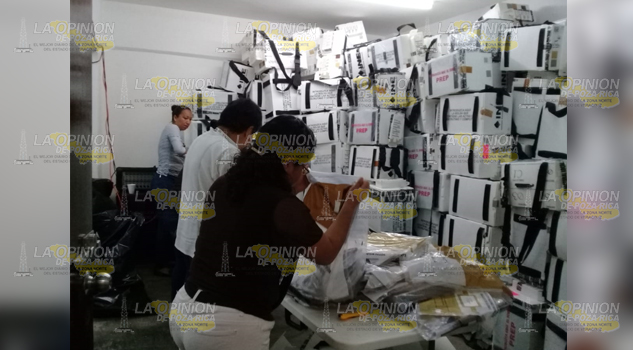 Para elaborar libros, el material electoral de Tuxpan