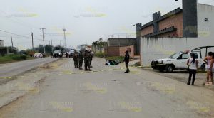 ¡Ejecutan a motociclista en Tuxpan! Lo ejecutan a balazos frente a motel en Tuxpan