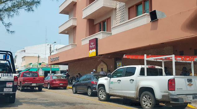 Marina refuerza seguridad de empleados de la CFE en Coatzacoalcos Marina refuerza seguridad de empleados de la CFE en Coatzacoalcos