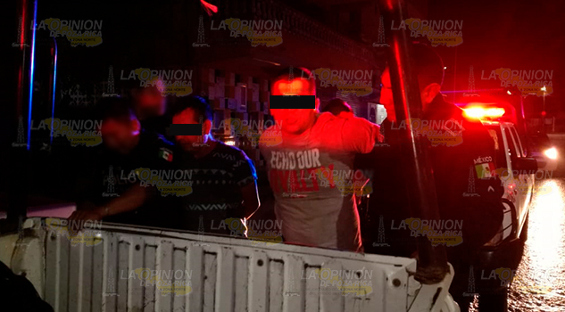 Policía Municipal de Tuxpan detiene a par de Marinos rijosos Marinos rijosos son detenidos en Tuxpan