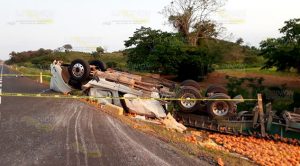 Muere menor en volcadura de tráiler sobre la Martínez de la Torre - Cardel
