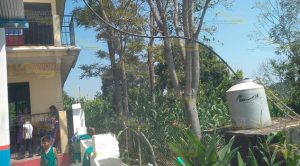 Niños de primaria en Tahuaxni sufren falta de agua; la acumulan con las lluvias Niños de primaria en Tahuaxni sufren falta de agua; la acumulan con las lluvias