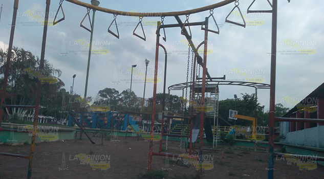 Pésimos juegos infantiles en Entabladero, Espinal Pésimos juegos infantiles en Entabladero, Espinal