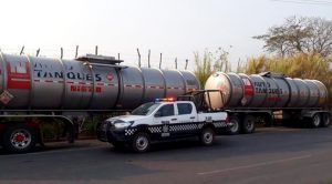 Recuperan pipa, tráiler y taxi robados en varios puntos de Veracruz Recuperan pipa, tráiler y taxi robados en varios puntos de Veracruz