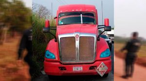 Recuperan pipa, tráiler y taxi robados en varios puntos de Veracruz Recuperan pipa, tráiler y taxi robados en varios puntos de Veracruz