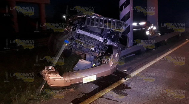 Salen vivos de aparatoso accidente en la carretera Tuxpan - Poza Rica Salen vivos de aparatoso accidente en la carretera Tuxpan - Poza Rica