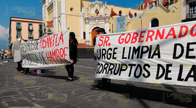 Se instalan maestros de Misantla en huelga de hambre en Xalapa Se instalan maestros de Misantla en huelga de hambre en Xalapa