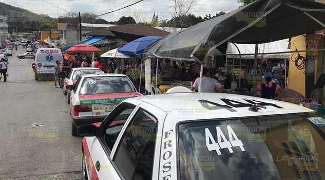 Taxistas de Tihuatlán sufren pérdidas en el periodo vacacional Taxistas de Tihuatlán sufren pérdidas en el periodo vacacional