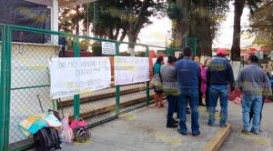 Toman la SEV, no quieren sistema bilingüe en su escuela Toman la SEV, no quieren sistema bilingüe en su escuela
