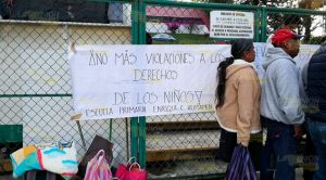 Toman la SEV, no quieren sistema bilingüe en su escuela Toman la SEV, no quieren sistema bilingüe en su escuela