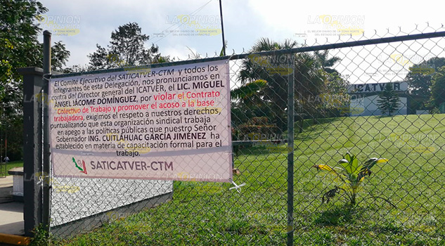 Laboran bajo protesta trabajadores del ICATVER unidad Tuxpan Laboran bajo protesta trabajadores del ICATVER unidad Tuxpan