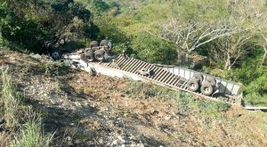 Trailero vive de milagro tras volcar sobre la carretera Tuxpan - Tampico Trailero vive de milagro tras volcar sobre la carretera Tuxpan - Tampico
