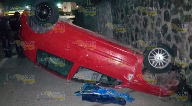 Turistas heridos en volcadura sobre la carretera Tuxpan - Poza Rica Turistas heridos en volcadura sobre la carretera Tuxpan - Poza Rica