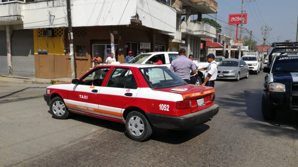 Derribado por un taxista en Tuxpan
