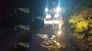 Aparatoso accidente de un motociclista en Tlapacoyan