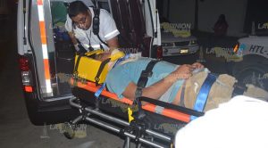 Aparatoso accidente de un motociclista en Tlapacoyan