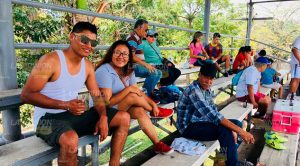 Alegre convivio de empleados del periódico La Opinión de Poza Rica