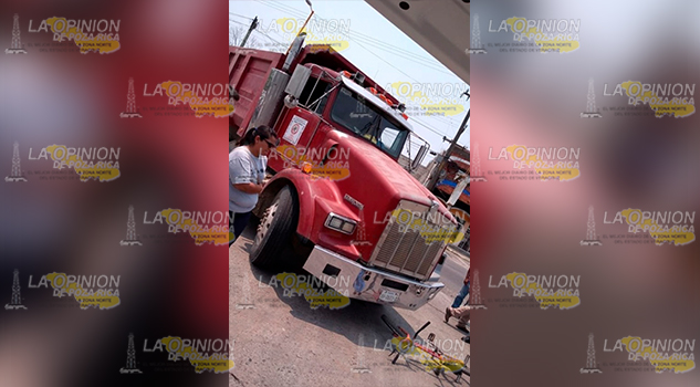 Camionero arrolla a padre e hija, dice que no los vio y casi los mata