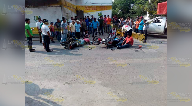Choque de motocicletas deja 3 personas heridas