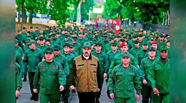 Maduro marcha con el Ejército en las calles; va por López