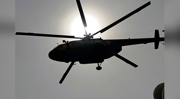 Marina busca a cinco tripulantes de helicóptero accidentado