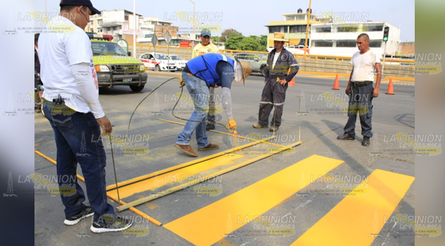 Balizan importantes cruceros en avenidas de Poza Rica
