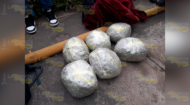 Detienen a dos personas con droga