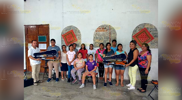 Buscan a maestro de violín huasteco