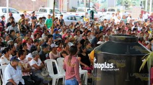 Alcalde de Poza Rica entrega 300 tinacos dentro del programa “Vive Bien” Alcalde de Poza Rica entrega 300 tinacos dentro del programa “Vive Bien”