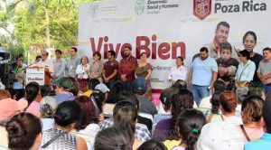 Alcalde de Poza Rica entrega 300 tinacos dentro del programa “Vive Bien” Alcalde de Poza Rica entrega 300 tinacos dentro del programa “Vive Bien”