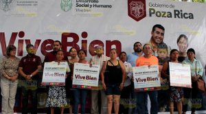 Alcalde de Poza Rica entrega 300 tinacos dentro del programa “Vive Bien” Alcalde de Poza Rica entrega 300 tinacos dentro del programa “Vive Bien”