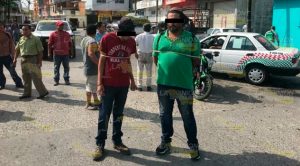 Amarran y exhiben a presuntos ladrones en Huejutla, Hidalgo Amarran y exhiben a presuntos ladrones en Huejutla, Hidalgo