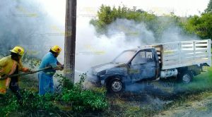 Arde la camioneta de una purificadora en Álamo Arde la camioneta de una purificadora en Álamo